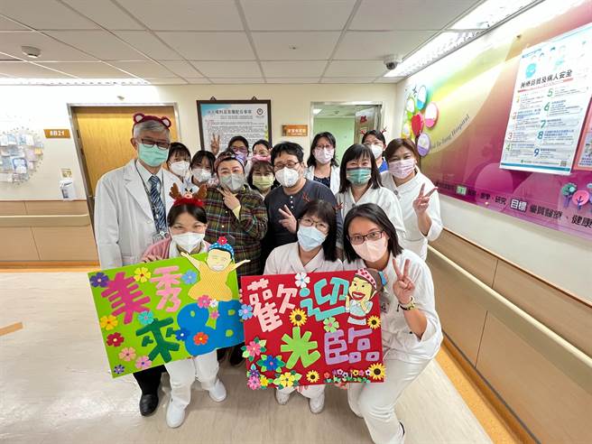 林美秀南下高雄市立大同醫院替癌友打氣。（高雄市立大同醫院提供／楊舒婷高雄傳真）