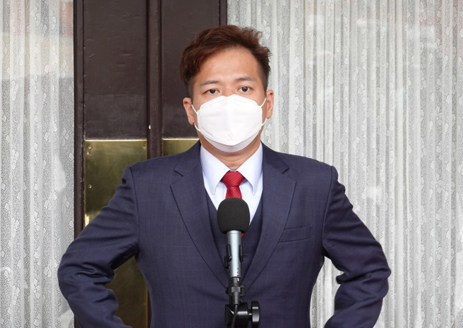 针对检调侦办新竹市长当选人、立委高虹安涉嫌诈领国会助理费案，民眾党立法院党团总召邱臣远（图）16日受访时呼吁检调勿政治化办案，特定媒体不要扩大渲染。（姚志平摄）