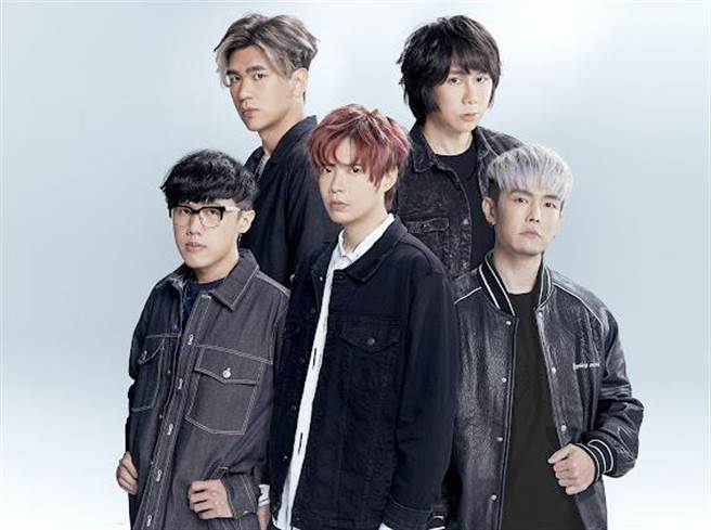 八三夭打头阵担任水湳跨年晚会开场表演。（三立电视提供）