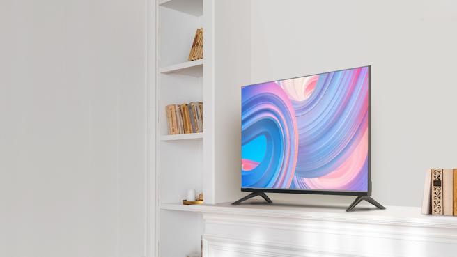 OVO推出首创自带声霸小尺寸智慧电视「小霸王」，32型定价6980元，预购价4980元，43型定价1万980元，预购价7980 元，30日前在嗨嗨盒子平台上均享预购价。（OVO提供）
