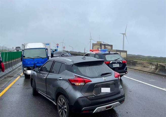 这起事故一度造成现场无法通行，现已恢復通车。（翻摄画面／蔡明亘桃园传真）