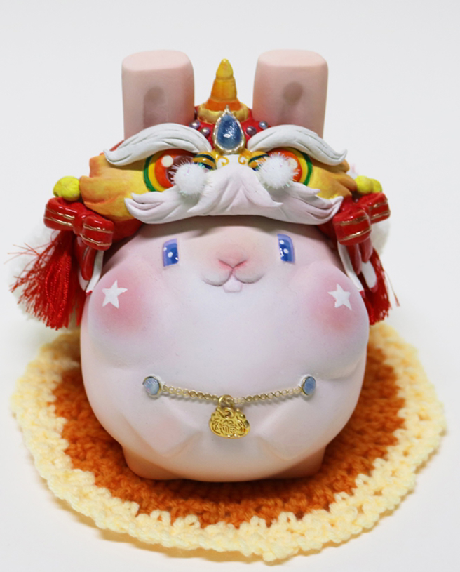 2023鸿兔大展-「创意彩绘免年公仔展售会」展出作品之一学生林欣瑶作品。(照片/玄奘大学提供)