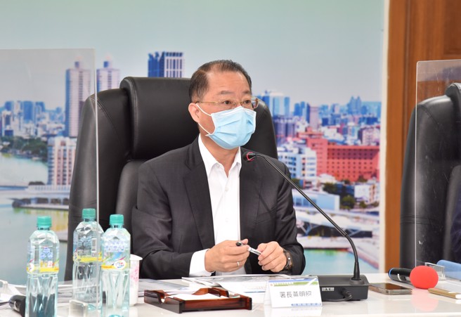 警政署署长黄明昭今(16)日率刑事警察局局长李西河、警政署督察室副主任黄中华等重要干部至高雄市政府警察局，召开「扫黑专责队与精进警风纪作为视导座谈会」。(叶庭欣翻摄)
