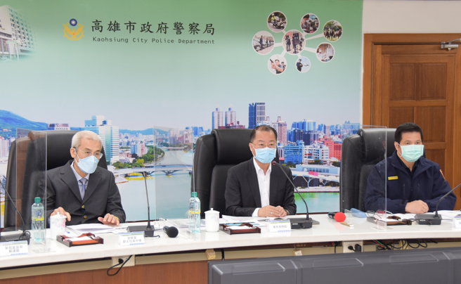 警政署署长黄明昭今(16)日率刑事警察局局长李西河、警政署督察室副主任黄中华等重要干部至高雄市政府警察局，召开「扫黑专责队与精进警风纪作为视导座谈会」。(叶庭欣翻摄)
