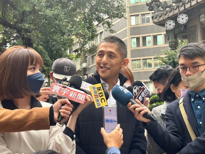 谢寒冰表示，现在完全看不到绿营名嘴在帮吴怡农说话。（陈薏云摄）