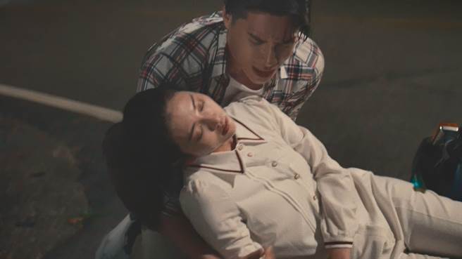 瑭霏跟宋伟恩大谈虐恋。（民视提供）