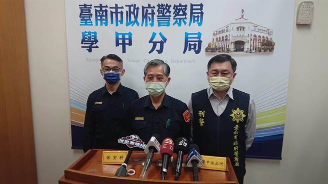 台南市警察局副局长吴敬田（中）出面说明学甲枪击案重大进展。（程炳璋摄）