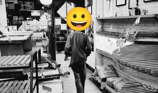 店长7年来一直给男童爱心麵包，近日男童拿200元到店内说「姐姐，我今天想跟你买麵包，你不要请我吃，你也很辛苦」。（翻摄自脸书「安德尼斯烘焙坊 Boulangerie Anthonys」）