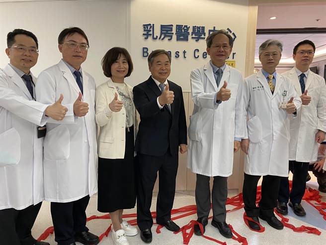 台中荣总乳房医学中心16日举行开幕典礼，未来有更宽敞的候诊空间，舒适的看诊环境。（张妍溱摄）