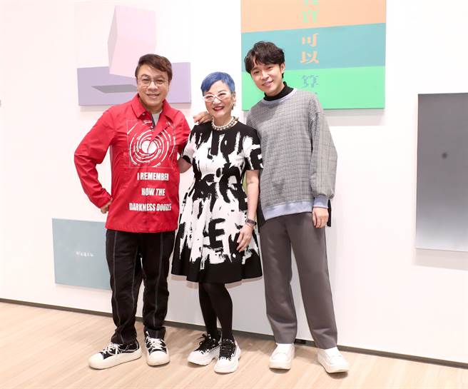 蔡康永的创作展今天举办幕记者会，张小燕、吴青峰力挺出席。（郑任南摄）