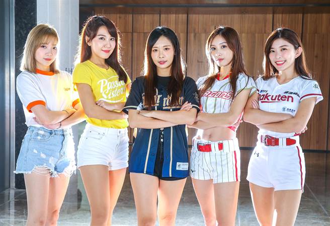 Yuki（左起）、Peggy、卡卡、君白、颖乐。（粘耿豪摄）