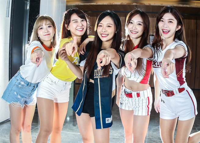 Yuki（左起）、Peggy、卡卡、君白、颖乐。（粘耿豪摄）