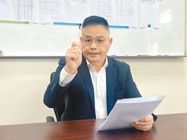 投入新竹市長選舉失利的國民黨市議員林耕仁15日不忍了，要對涉及誹謗他的媒體、網紅甚至是黨內同志提出違反選罷法及誹謗告訴。（陳育賢攝）