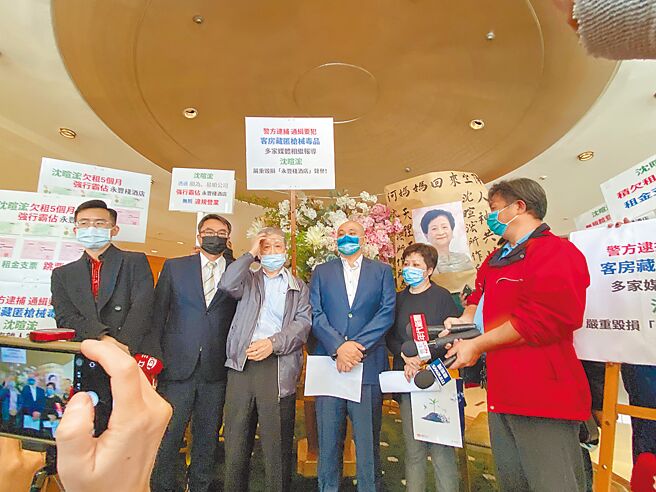 台中市知名五星飯店永豐棧酒店驚爆租賃糾紛，產權所有人豐昱公司15日召開記者會宣布已向台中市觀旅局申請自16日起暫停營業。（馮惠宜攝）