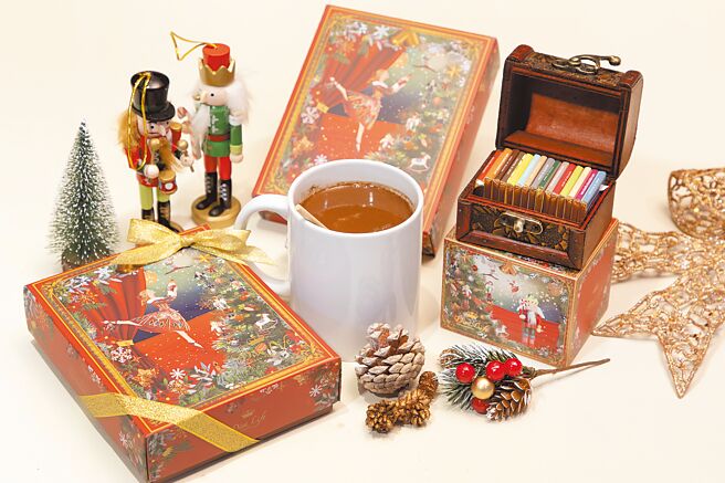 远东百货Diva Life耶诞巧克力片迷你珠宝盒500元、Diva Life耶诞节胡桃钳可可饮礼盒499元。（远百提供）