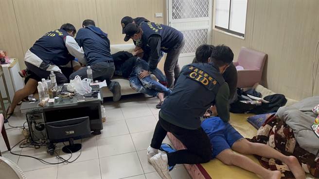 警方跟监4个月破获该制毒工厂。(警方提供／曹婷婷台南传真)