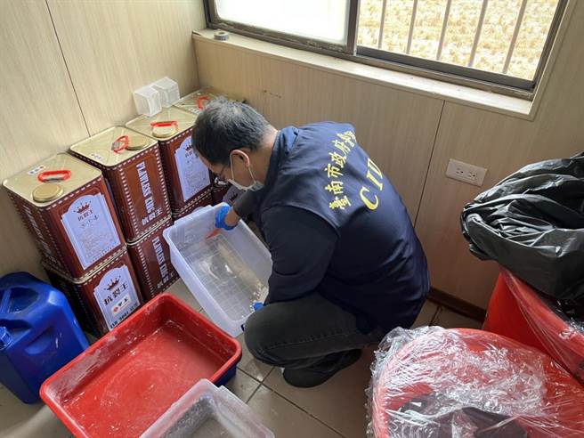 警方跟监4个月破获该制毒工厂。(警方提供／曹婷婷台南传真)