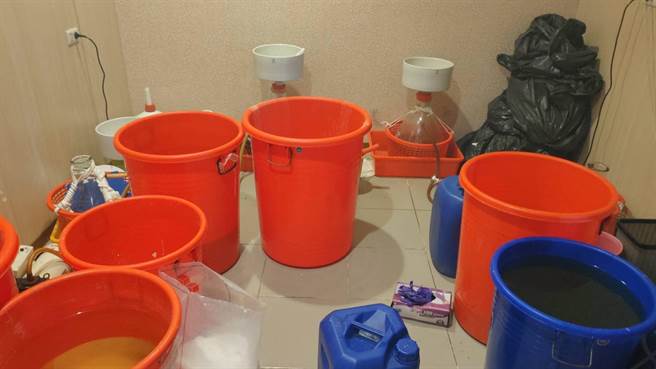 警方跟监4个月破获该制毒工厂。(警方提供／曹婷婷台南传真)