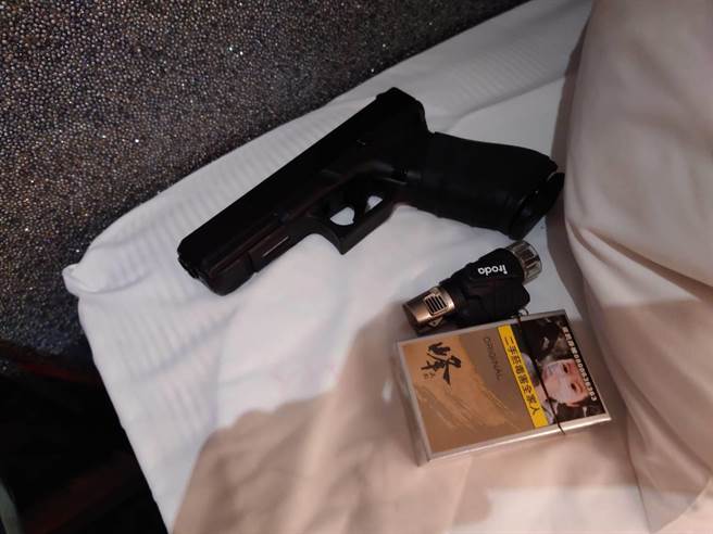 警方于解男住处查获的枪械。（警方提供）