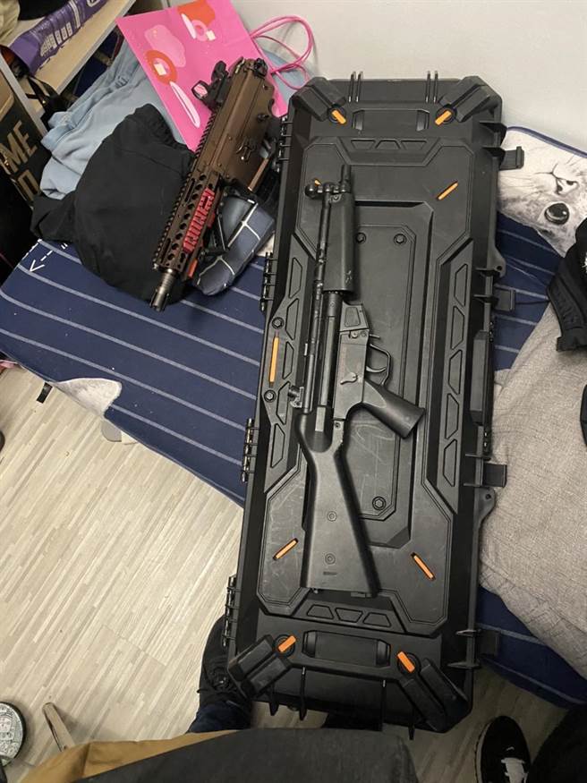 警方于解男住处查获的枪械。（警方提供）