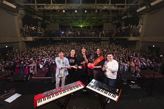 宇宙人方Q生日演唱会吸引1200名粉丝挤爆庆生。（相信音乐提供）