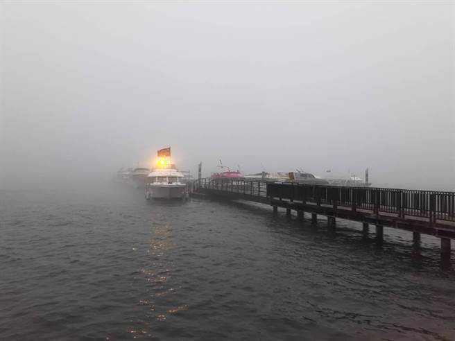 日月潭天候变化令人措手不及，潭区浓雾笼罩，日月潭风管处2度发布禁航令。（日管处提供／杨静茹南投传真）