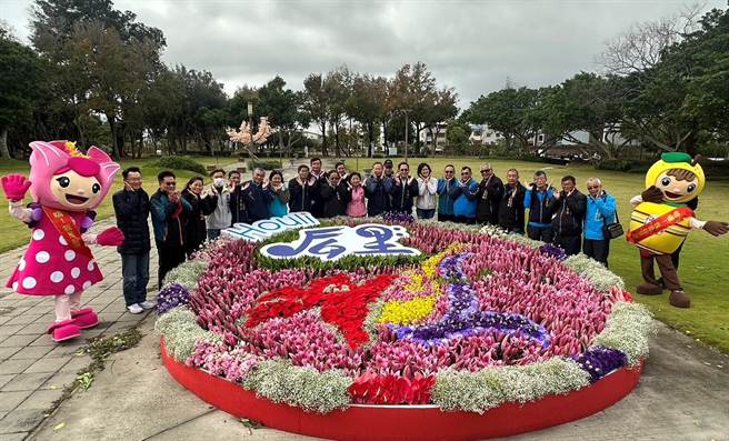 后里区公所17日举办马铃薯、花卉推广活动，一连两天邀请民眾来后里赏花、吃美食。（陈淑娥摄）