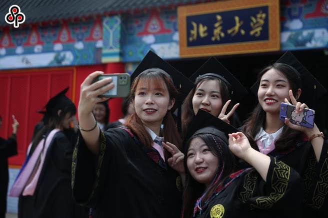 陆方招收台生到大陆读大学办法，作法与台湾考招制度愈来愈接近，不少台湾高中生瞄准北京大学等大陆顶大，盼能进入名校就读。(本报资料照)