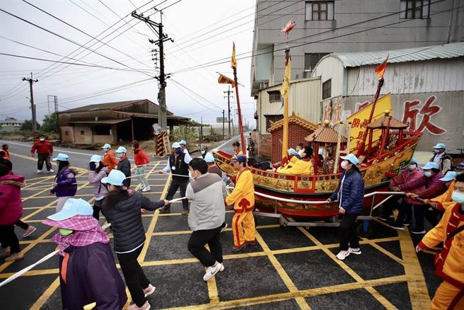 嘉义县新港乡大潭村岳湖生态园区2期工程竣工，今特别邀请奉天宫妈祖和妈祖船到场坐镇、赐福。（新港奉天宫提供∕吕妍庭嘉义传真）