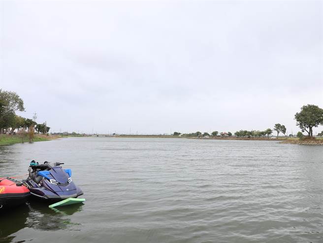 嘉义县新港乡大潭村岳湖生态园区2期工程竣工，连两天办全国无线电帆船锦标赛。（吕妍庭摄）