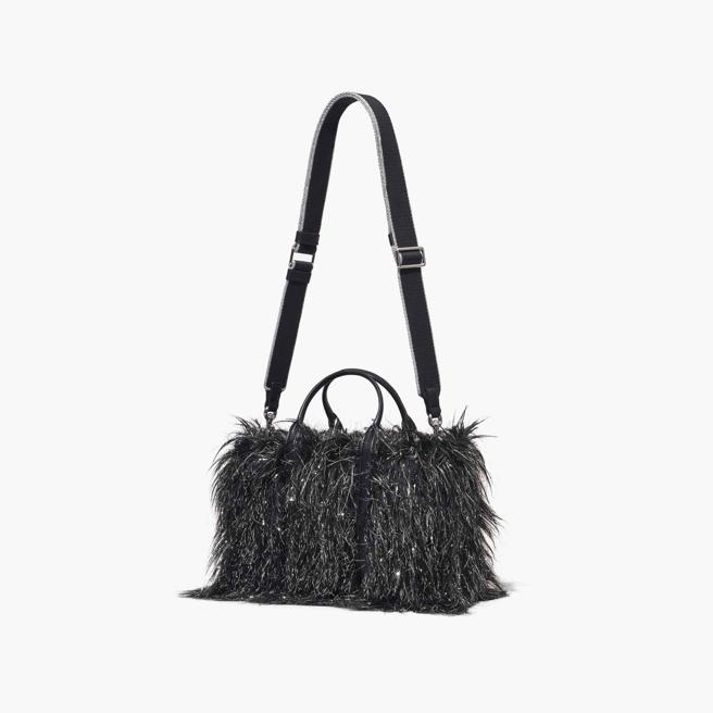 Marc Jacobs 宇宙黑毛怪版Tote Bag 托特包 ，2万900元。（Marc Jacobs提供）