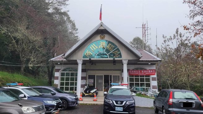 寒流来袭，关山警分局在南横强化交通勤务，以防交通事故发生。（民眾提供）