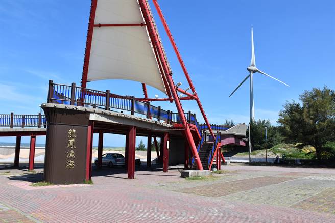 竹南龍鳳漁港是苗栗縣政府旅遊慢魚計畫的起點。（謝明俊攝）