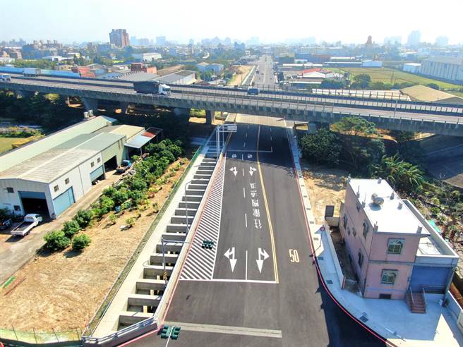龍鳳漁港的聯外道路已於日前完工通車。（苗栗縣政府提供／謝明俊苗栗傳真）