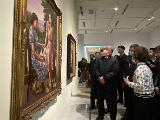行政院長蘇貞昌（右2）17日到國立台灣美術館參觀「畫筆下的真實－李梅樹120歲藝術紀念展」。（張妍溱攝）