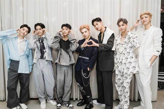 伊林娛樂成功打造「原子少年」陳翊樺（左起）、林佳辰、黃文廷、李哲言、江尚儒、饒高赫與金雲等7人。（LiTV、伊林娛樂提供）