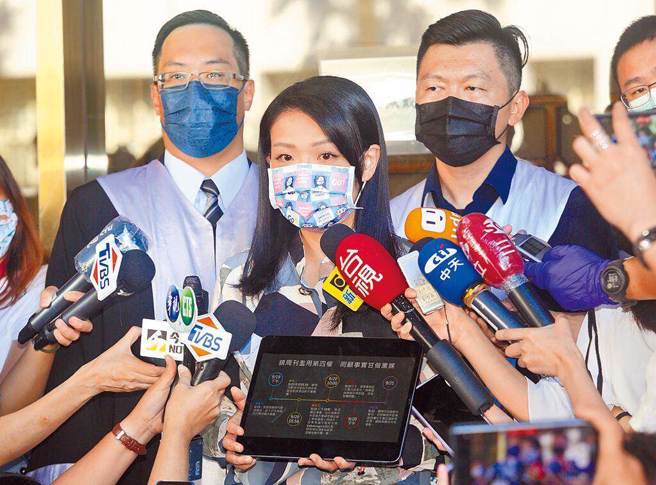 新竹市長當選人高虹安（中）。(本報資料照片)