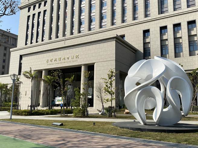 桃園地院審理認為2警侵害配偶權判賠。(蔡依珍攝)