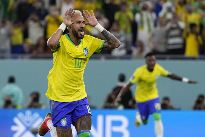 内马选择将眼泪流在赛场，不过世界盃都还没结束却开派对，招致巴西球迷强力抨击。(美联社)