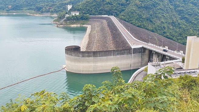 儘管今天全台都降下大雨，但曾文水库仍无进帐，蓄水量仅剩27.6%，原因出在集水区雨量稀少。(图／南水局)