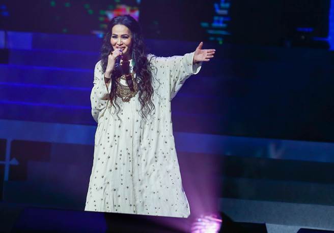 潘越云以低沉磁性嗓音诠释经典歌曲〈谢谢你曾经爱我〉。（粘耿豪摄）