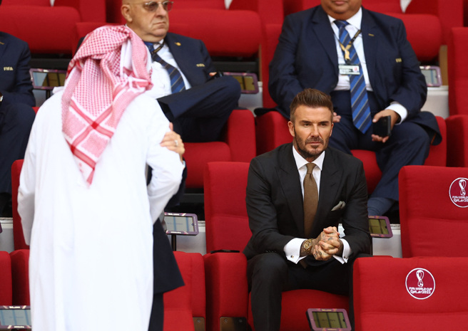贝克汉日前亲自到哈里发国际体育场（Khalifa International Stadium）观看英格兰对决伊朗的比赛。(图/路透社) 