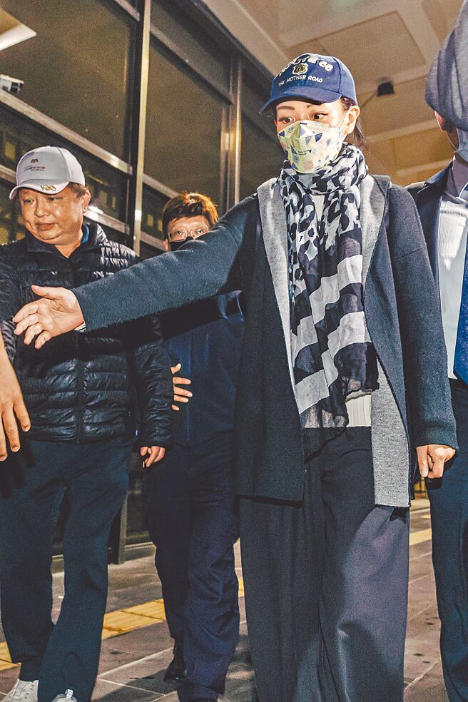 民眾黨新竹市長當選人、立委高虹安被控詐領立委助理費案，檢察官複訊後16日諭令高改列貪汙罪偵字案被告，以60萬元交保。（郭吉銓攝）