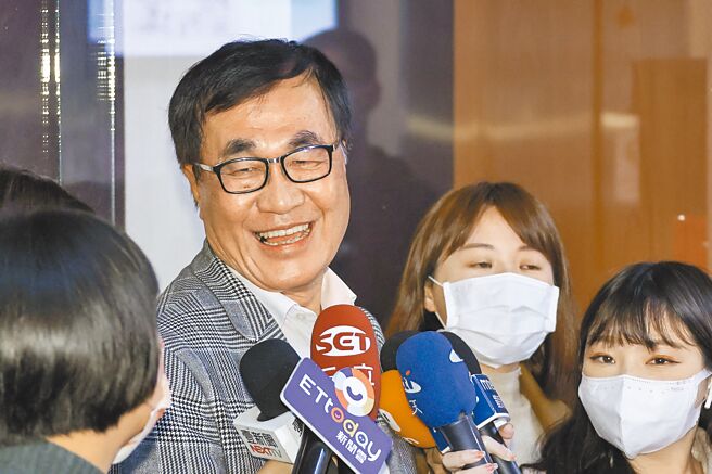台北市副市长李四川在脸书上表示，「都会区可以看到萤火虫，非常不容易，借由音乐会活动让广大民众参与，并唤起被遗忘的萤火虫记忆」。（资料照／罗永铭摄）