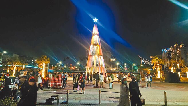 台南市河乐广场17日与18日将举办耶诞市集。（程炳璋摄）