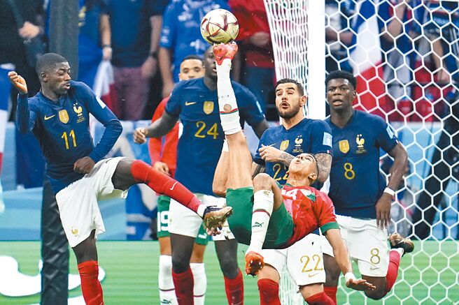 法国与摩洛哥的世足4强战，台湾运彩销售额5.5亿创本届迄今最佳成绩。（美联社）