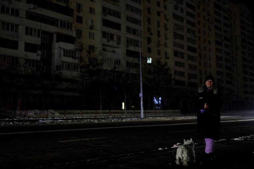 俄罗斯空袭使基辅陷入黑暗。图/路透社(photo:ChinaTimes)
