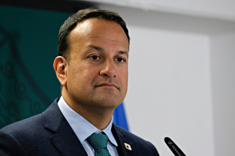 愛爾蘭領導人輪替 首位公開出櫃總理再度接任總理
