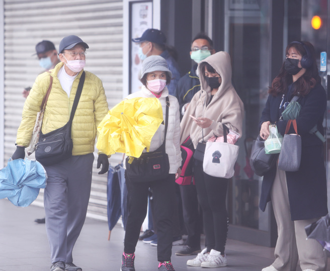 今天至明晨寒流影響，各地天氣非常寒冷，易有10度以下氣溫發生，北部、宜蘭整天氣溫僅7到10度，中南部、花東白天最高溫約15度左右。(資料照)