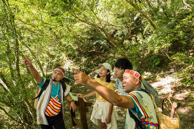 花东纵谷国家风景区管理处超夯游程「餐桌上的部落旅行」，主打深度体验原住民特色文化，深获游客喜爱，有限名额常遭秒杀。（纵管处提供／罗艺琳花莲传真）